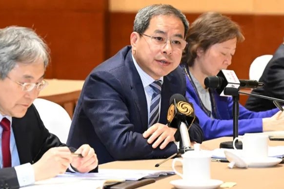 杭迎伟代表：城市不仅要有高楼大厦，还要有大街小巷烟火人家